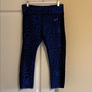 Nike Geometric Blue Capri Leggings